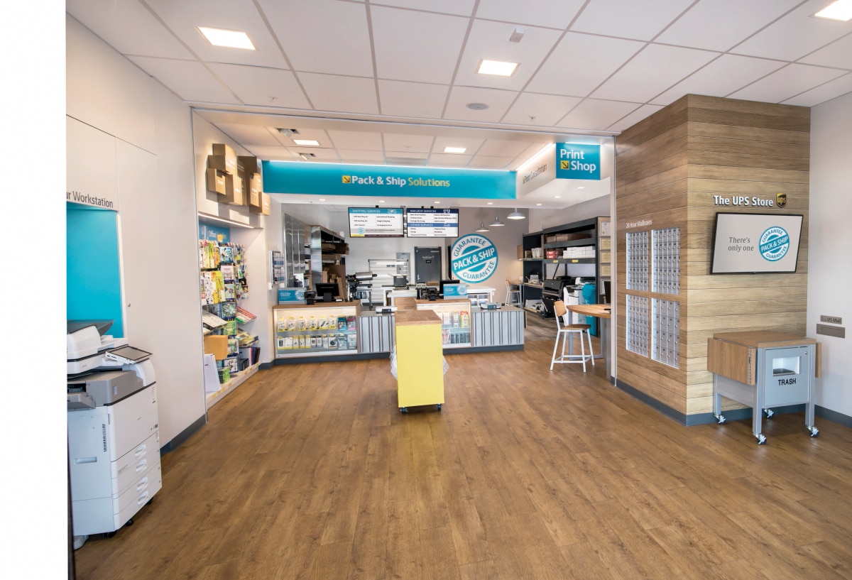 TheUPSStoreunveilsnewandmodernstoredesign